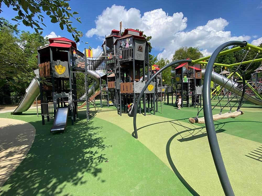 Juna - Nowoczesny Apartament W Centrum Z Widokiem Na Park Pruszkow Ngoại thất bức ảnh